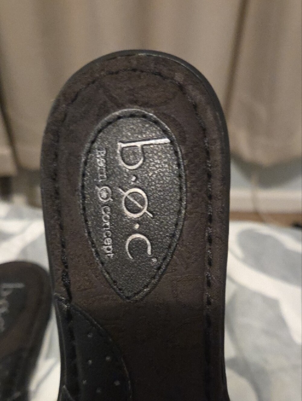 BORN CONCEPT (b.o.c.) Black Leather Thong Slide Sandals - Picture 2 of 4